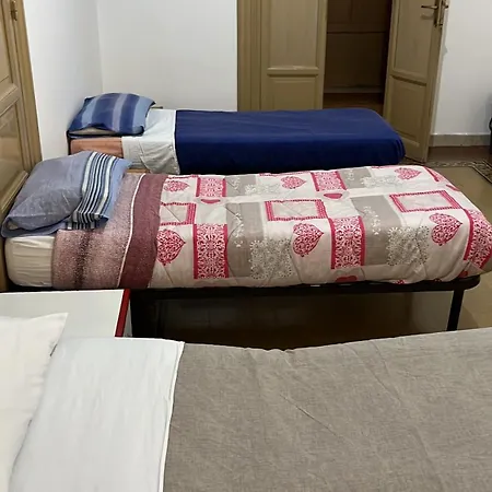 Manzoni Nocleg ze śniadaniem *